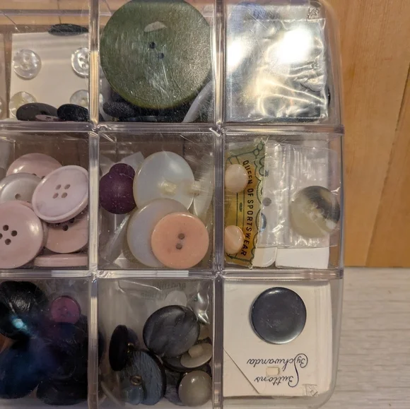 Assorted Button Collection - Picture 4 of 7